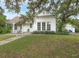 832 E Court St, Seguin, TX 78155