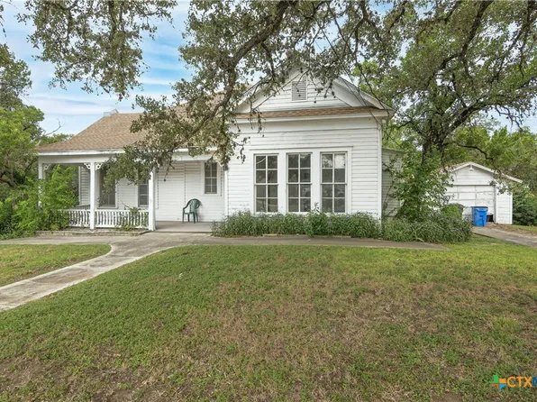 832 E Court St, Seguin, TX 78155