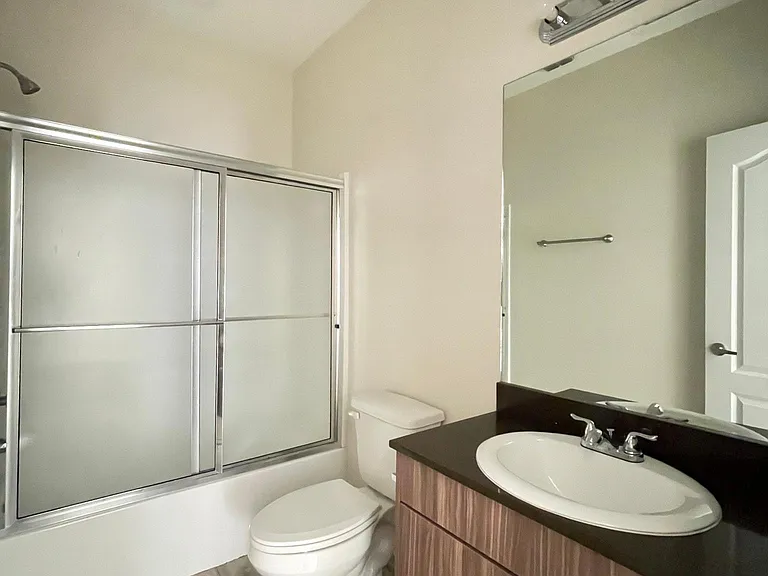 1802 Cortlandt St #1 — Photo 9