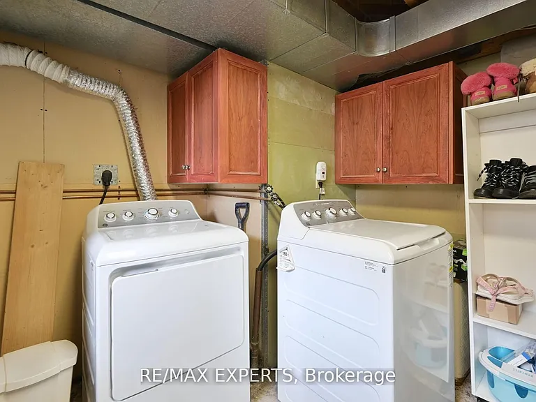 24 Loney Ave #LOWER — Photo 11