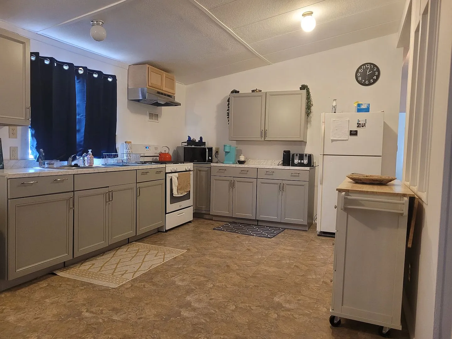 Renovated 3-Bedroom Oasis Near Colorado River with Stunning Desert Views — Photo 2