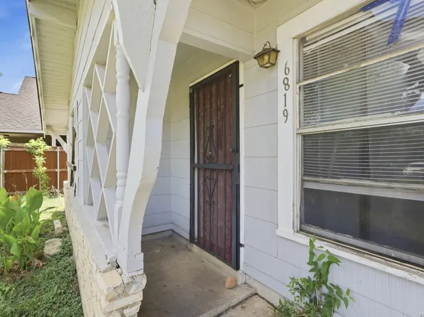 6819 MERRY OAKS DR, San Antonio, TX 78242