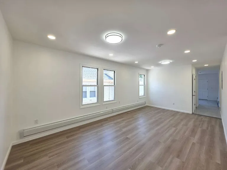 142 Fremont Ave #2 — Photo 3