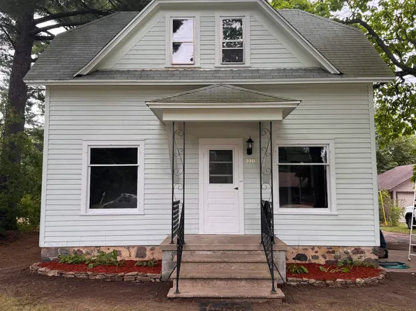 1007 Berlin St, Waupaca, WI 54981