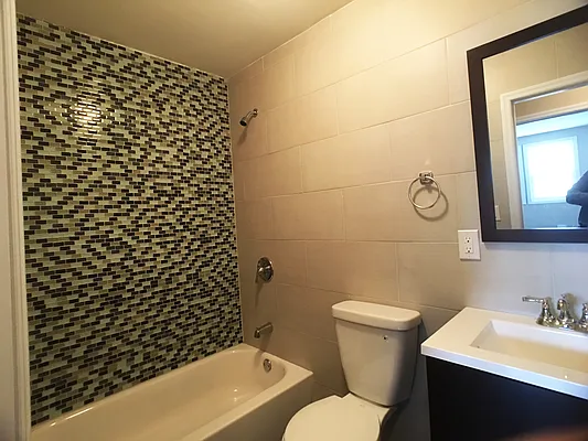 Rented by BuySell Real Estate Inc | media 9