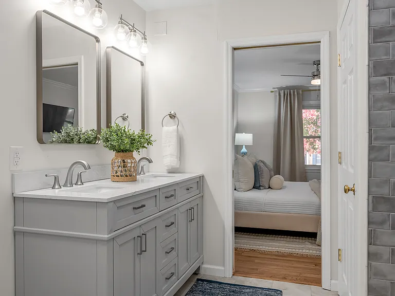 King suite bathroom with double vanity sinks