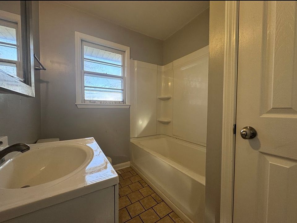 1st image of 3805A Burrus St #2