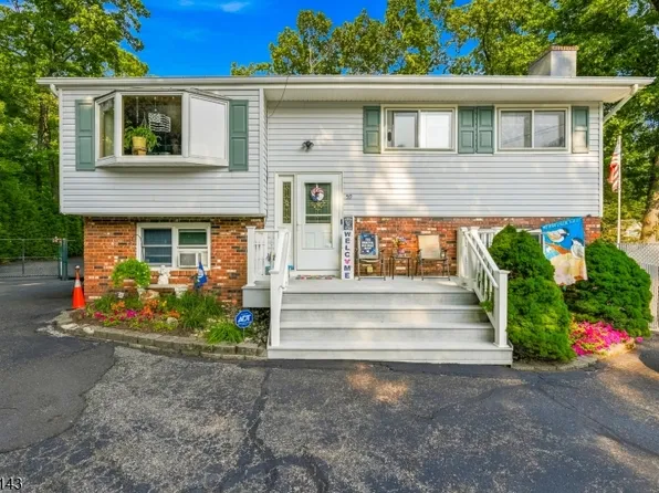 59 Shawnee Rd, Hopatcong Boro, NJ 07843
