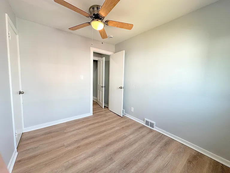 207 Mary St — Photo 19