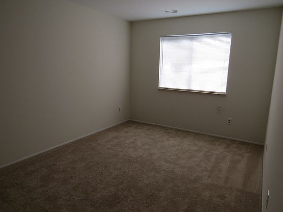 5th image of 7760 Manor Cir APT 102