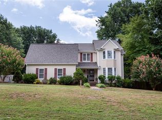 7707 Knollcrest Dr, Oak Ridge, NC 27310