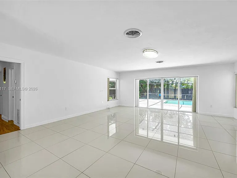 13100 SW 81st Ave — Photo 2