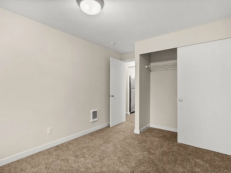 2 Bed 1 Bath Deluxe - 909 Sq Ft 2 Bed 1 Bath Deluxe - 909 Sq Ft