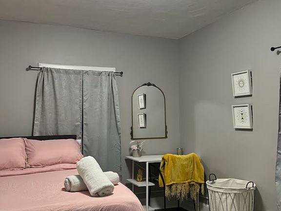 3rd image of 9 Hill Pl #9
