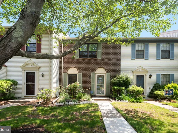 101 Pear Tree Ln, Franklin Park, NJ 08823