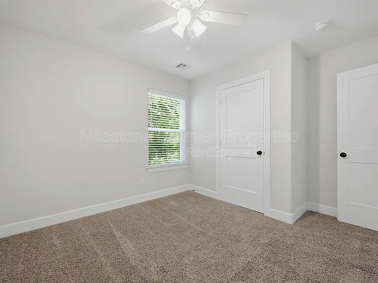 931 W Collins St — Photo 16