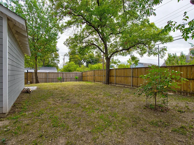2700 Gladstone Dr — Photo 49