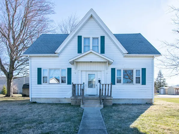 237 S East St, Tipton, IN 46072