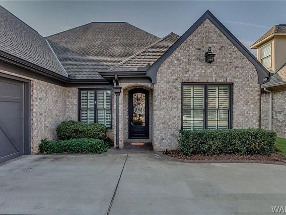 3rd image of 743 Cambridge Ln