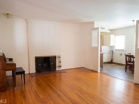 5th image of 2437 Westmont Dr