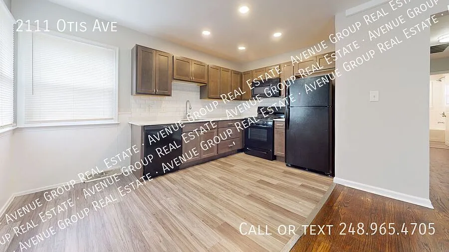 Beautifully Updated 3-Bedroom Lower Unit for Lease in Warren, MI — Photo 2