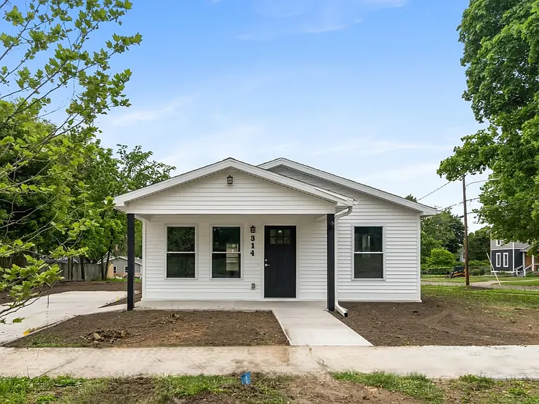 314 N Perrine St — Photo 1