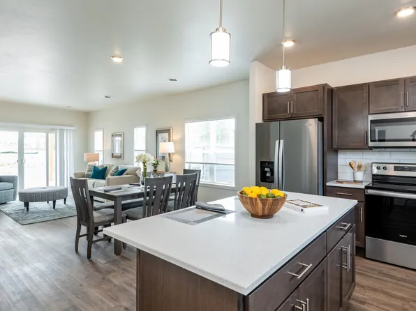 Ridge Road Homes, 2420-2460 S Ridge Rd #2440, Green Bay, WI 54304