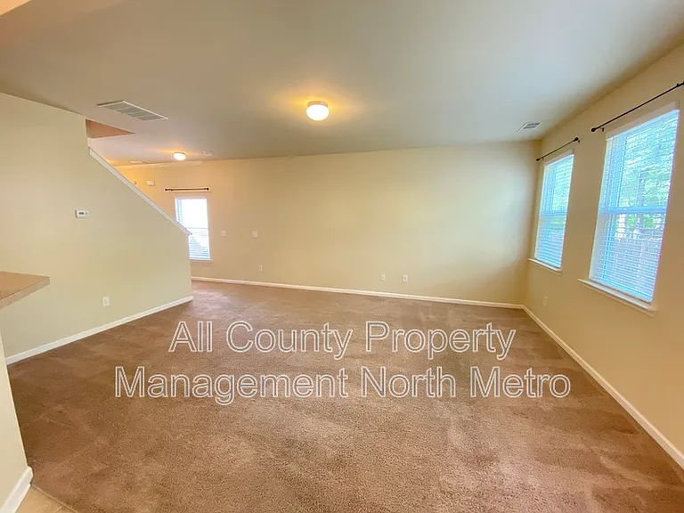 114 Kasey Dr — Photo 2