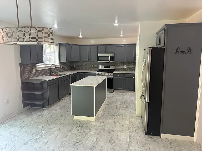 446 Hillside Dr — Photo 8