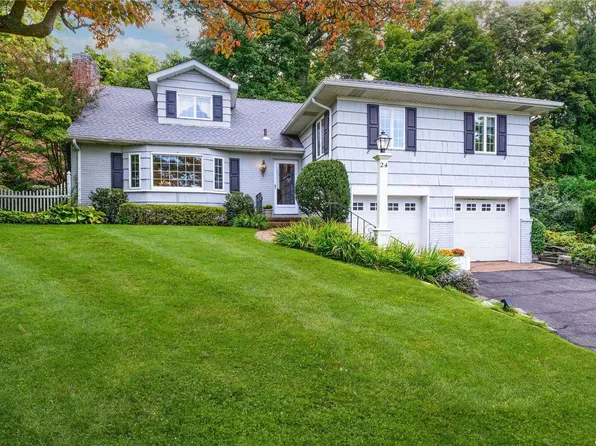 24 Hampton Court #A, Port Washington, NY 11050
