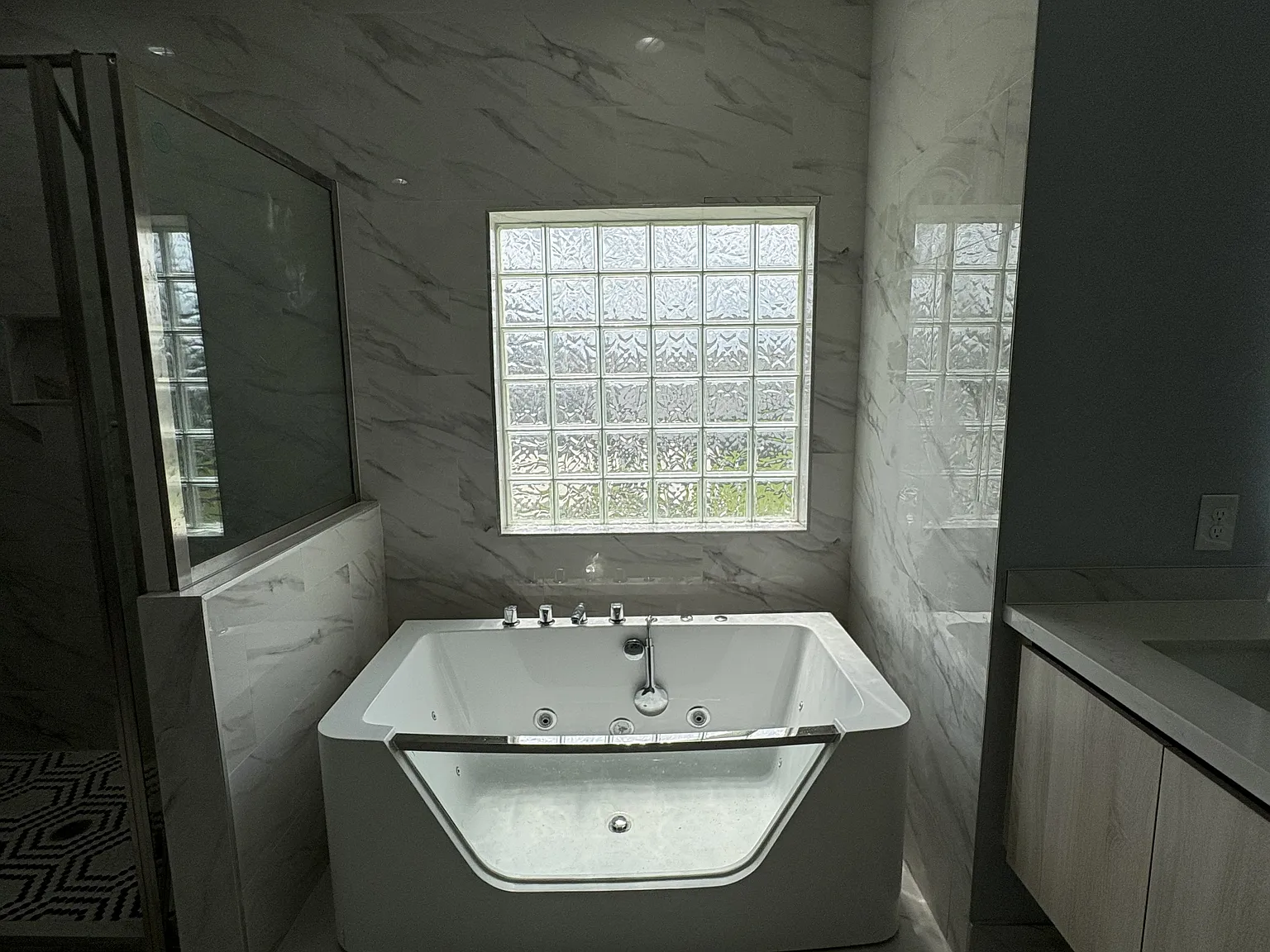 3 bed, 2172 sqft, $3,100 — Photo 3