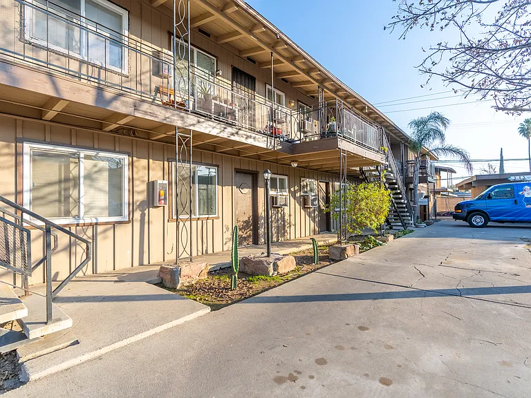 Vassar Apartment — Photo 13