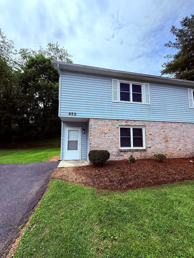 1064PH - 445-495 Miller Court Properties - M — Photo 3