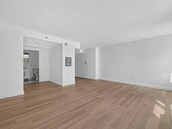 4th image of 218 Myrtle Ave APT 3L