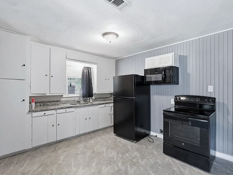 808 Mill St — Photo 8
