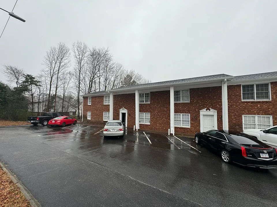 2208 S Main St