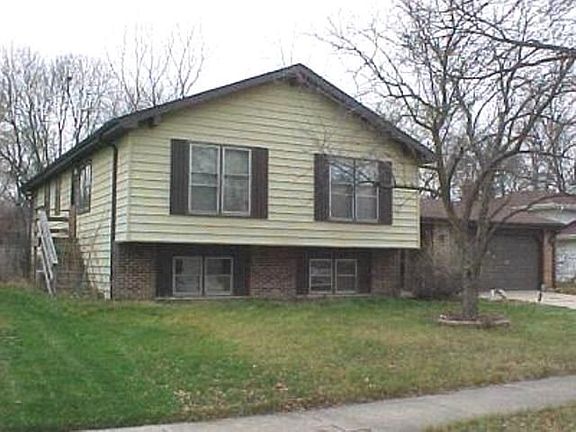 2nd image of 7S580 Lynn Dr