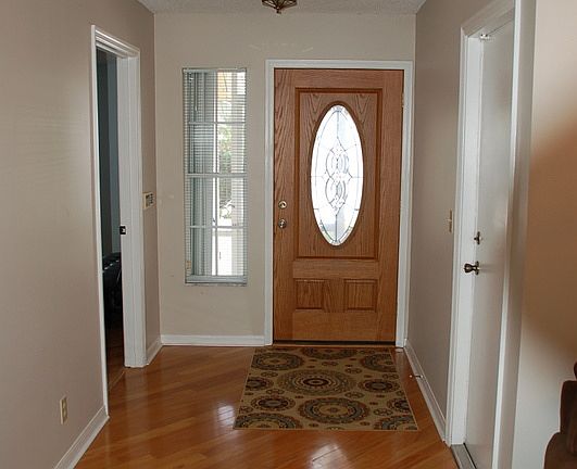 BEAUTIFUL FOYER ENTRY