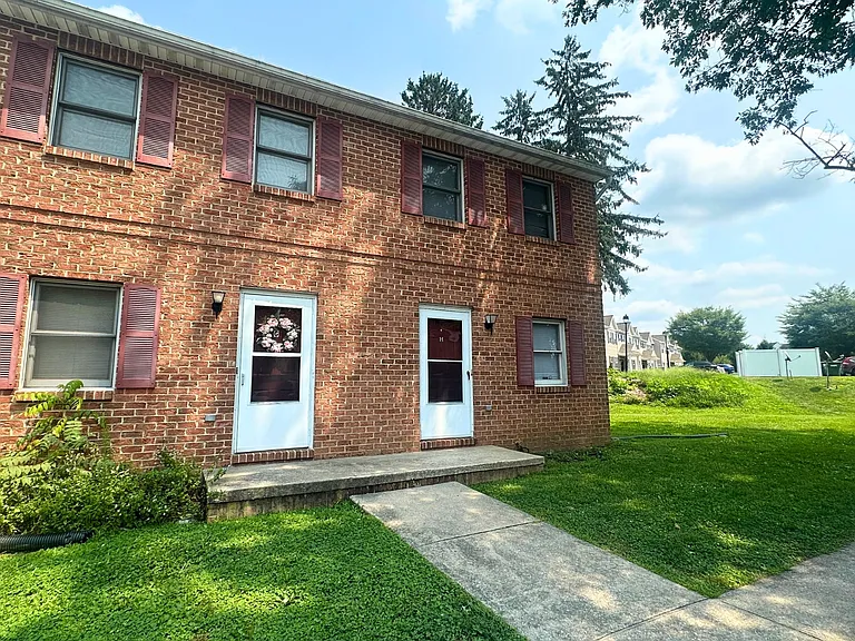 500 E Newport Rd #H — Photo 3