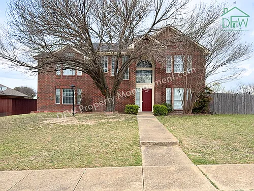704 Inglewood Trl Photo 1