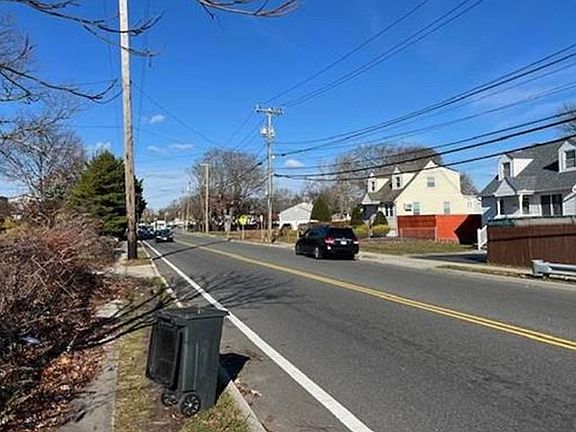 Exterior Neighborhood (street photo)