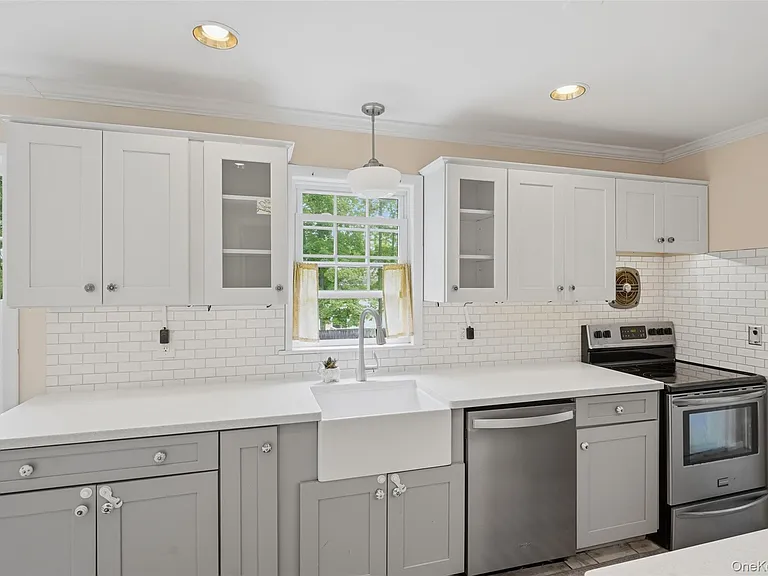 7 Lookout Ave — Photo 11