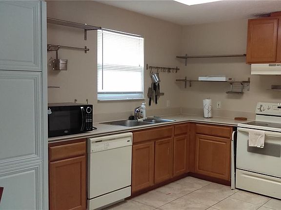 3rd image of 3340 Winton Ave