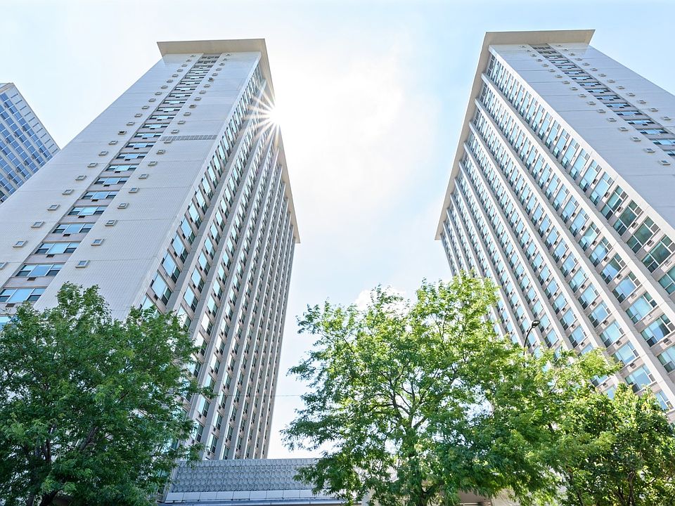 3600 Lake Shore Dr.