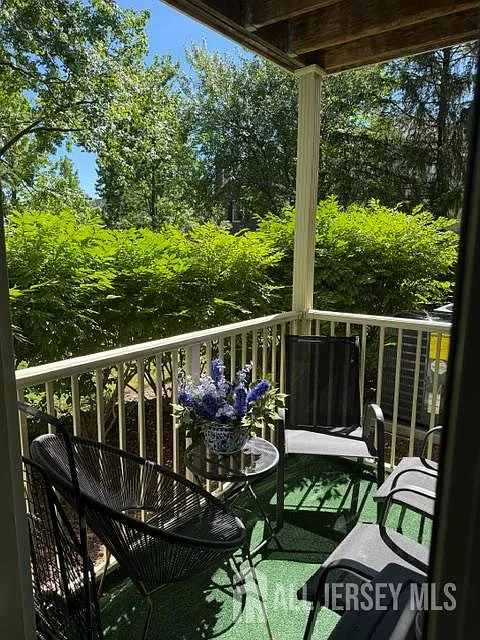 2 bed, 1.0 bath, $2,500 — Photo 2