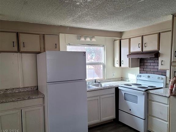 3rd image of 1121 Pawnee Ln
