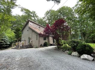 207 Stirrup Ln, Lords Valley, PA 18428