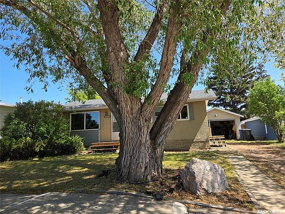 2nd image of 10208 Borden Cres