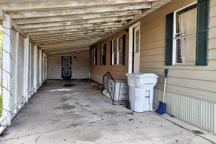 2609 Joyce Dr — Photo 2