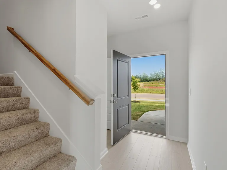 165 Labrador Ln — Photo 5